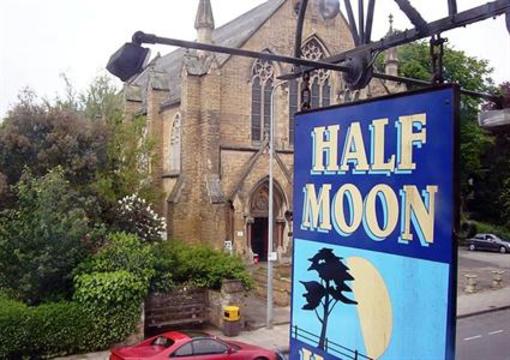 фото отеля Half Moon Hotel Alford