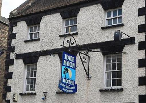 фото отеля Half Moon Hotel Alford
