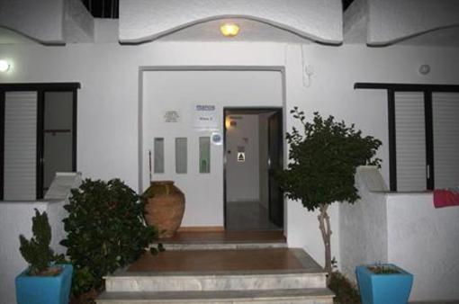 фото отеля Nikos II Apartments