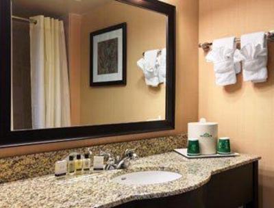 фото отеля Wingate by Wyndham State Arena Raleigh / Cary