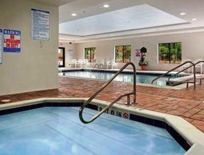 фото отеля Wingate by Wyndham State Arena Raleigh / Cary