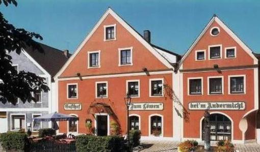 фото отеля Hotel Gasthof Zum Lowen Velburg