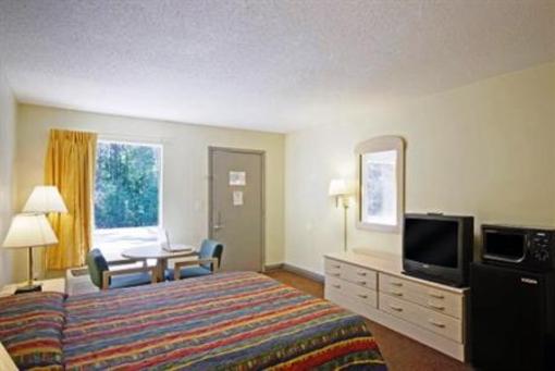 фото отеля Americas Best Value Inn DeFuniak Springs