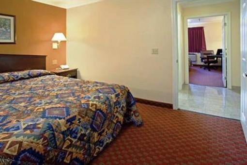 фото отеля Americas Best Value Laguna Inn & Suites