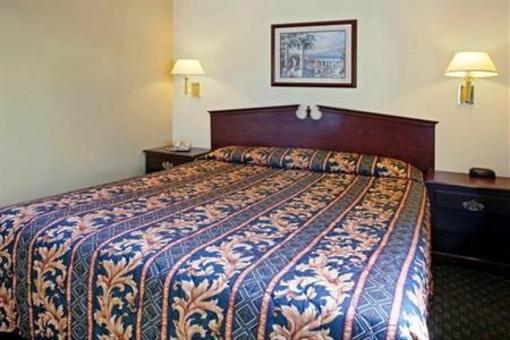 фото отеля Americas Best Value Laguna Inn & Suites
