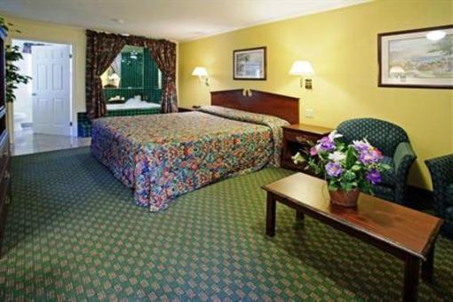 фото отеля Americas Best Value Laguna Inn & Suites