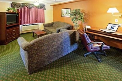 фото отеля Americas Best Value Laguna Inn & Suites