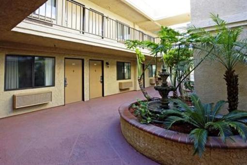 фото отеля Americas Best Value Laguna Inn & Suites