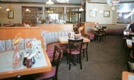 фото отеля Travelers Inn Fayetteville