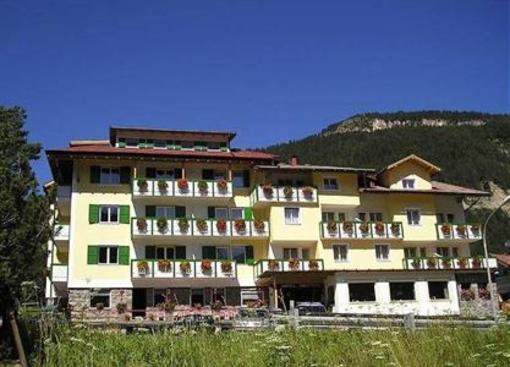 фото отеля Hotel Montana Campitello di Fassa