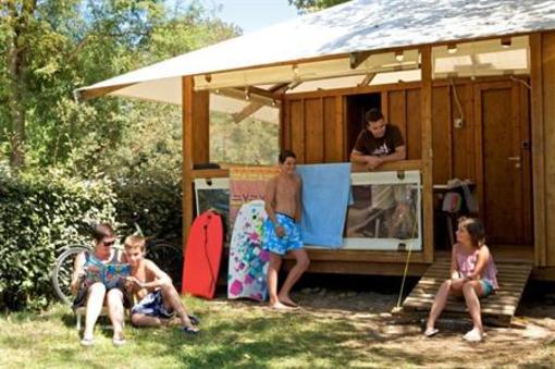 фото отеля Camping Le Petit Rocher Accomodation Longeville-sur-Mer