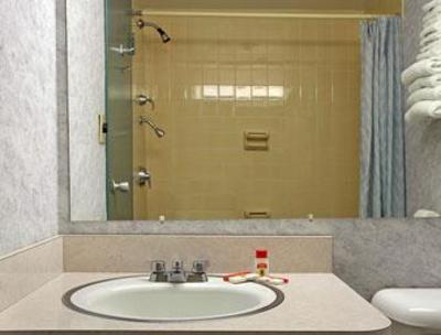 фото отеля Richmond Super 8 Motel