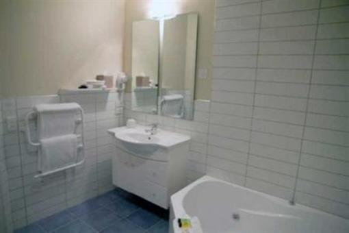 фото отеля Beaches Motor Inn