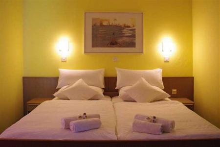 фото отеля Youth Hostel Uni Hotel