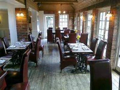 фото отеля The Furze Bush Inn Newbury