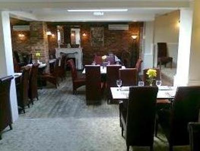фото отеля The Furze Bush Inn Newbury