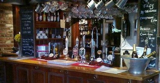 фото отеля The Furze Bush Inn Newbury
