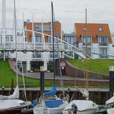 фото отеля Hotel Vier Jahreszeiten Am Yachthafen Bensersiel