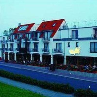 фото отеля Hotel Vier Jahreszeiten Am Yachthafen Bensersiel