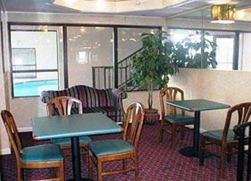 фото отеля Econo Lodge & Suites Clarksville