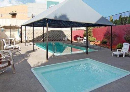 фото отеля Comfort Inn Spokane North