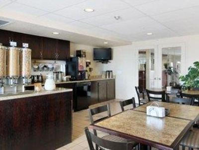 фото отеля Super 8 Motel Airdrie