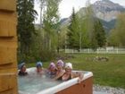 фото отеля Kicking Horse Kabins Golden (British Columbia)