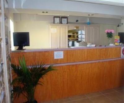 фото отеля Country Hearth Inn Saint Robert