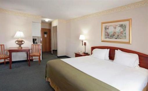 фото отеля Holiday Inn Express Destin Mid Bay Bridge