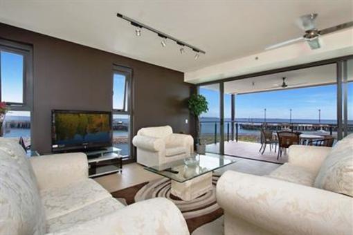 фото отеля Horizon 3 Bedroom at Waterfront Apartment