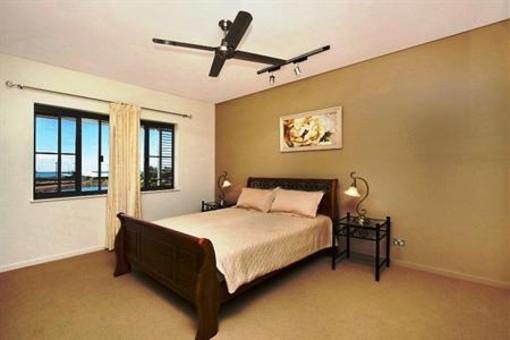 фото отеля Horizon 3 Bedroom at Waterfront Apartment