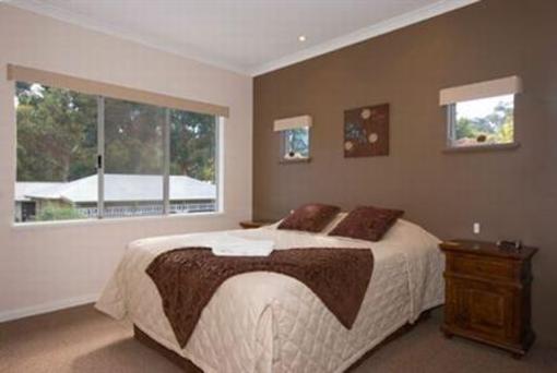 фото отеля Adamson's Riverside Accommodation