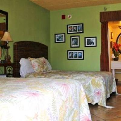 фото отеля Sea & Breeze Hotel Tybee Island