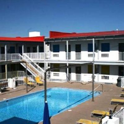 фото отеля Sea & Breeze Hotel Tybee Island