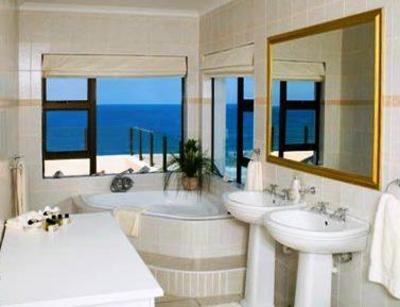 фото отеля Shining Waters Guest House Wilderness