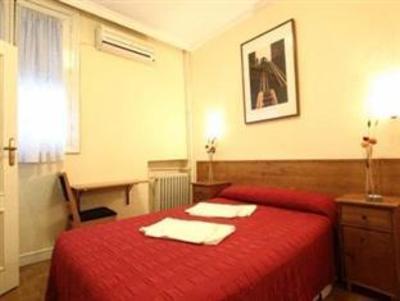 фото отеля Hostal Aresol Madrid