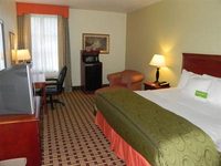 La Quinta Inn & Suites St. Petersburg Northeast