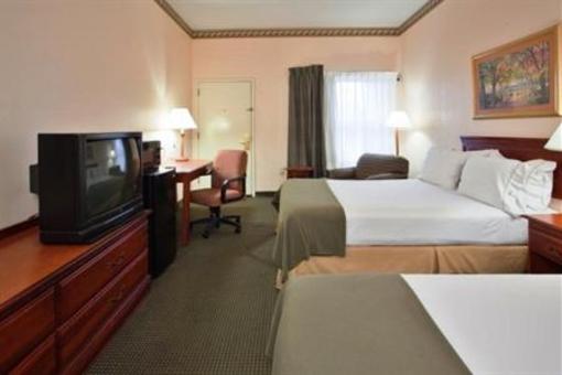 фото отеля Holiday Inn Express Plymouth (North Carolina)