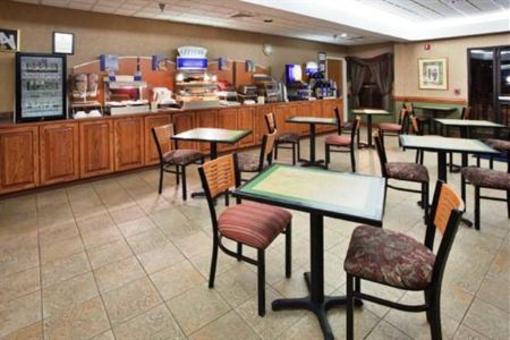 фото отеля Holiday Inn Express Plymouth (North Carolina)