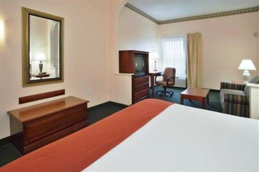фото отеля Holiday Inn Express Plymouth (North Carolina)