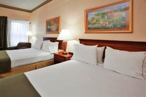 фото отеля Holiday Inn Express Plymouth (North Carolina)