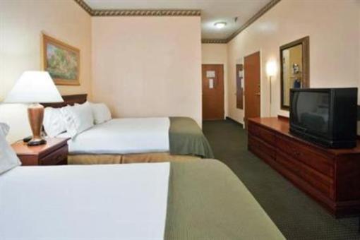 фото отеля Holiday Inn Express Plymouth (North Carolina)