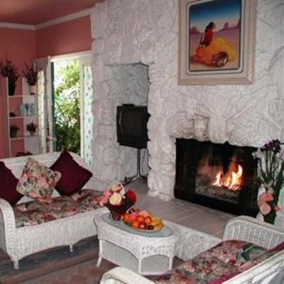 фото отеля Monterey Fireside Lodge