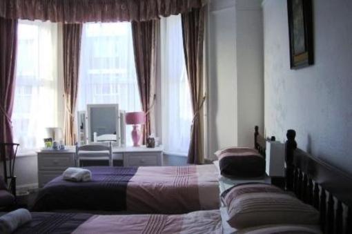 фото отеля Ocean Breeze Guest House Bournemouth
