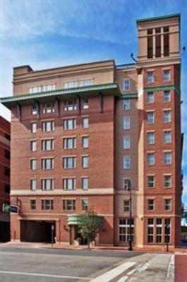 фото отеля Holiday Inn Express Savannah-Historic District