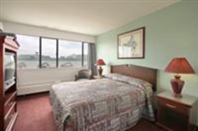 фото отеля Ramada Hotel & Suites Metrotown