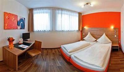 фото отеля Orange Hotel und Apartments