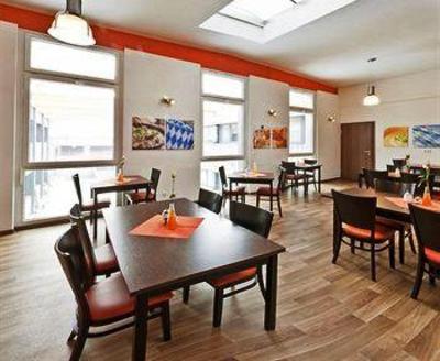 фото отеля Orange Hotel und Apartments
