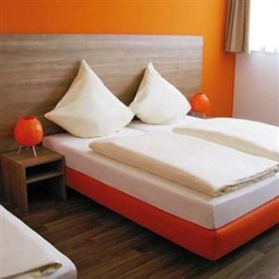 фото отеля Orange Hotel und Apartments