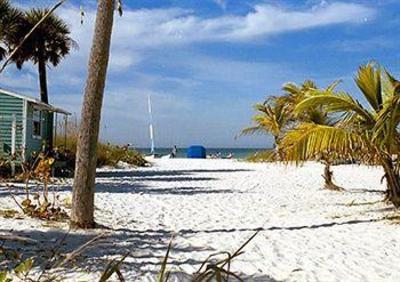 фото отеля Tropical Shores Beach Resort